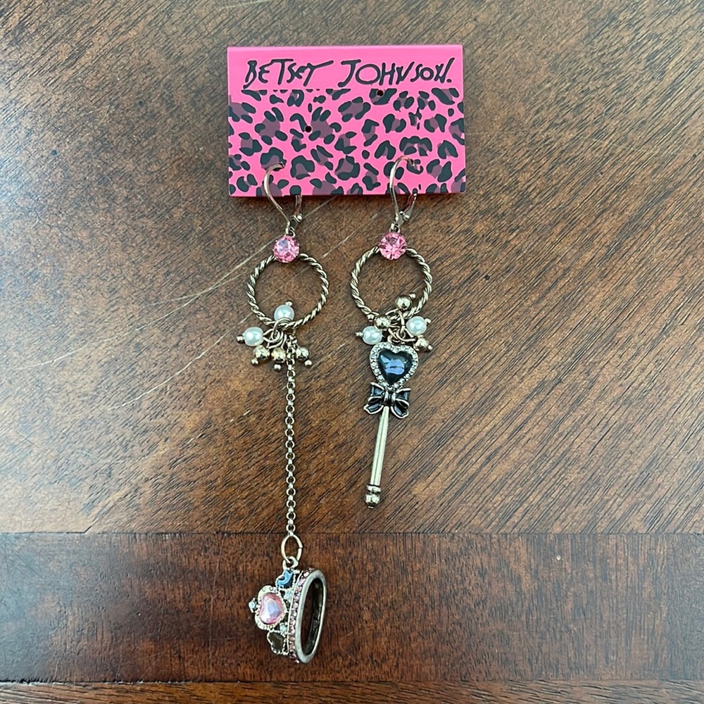 Betsey Johnson mismatch earrings